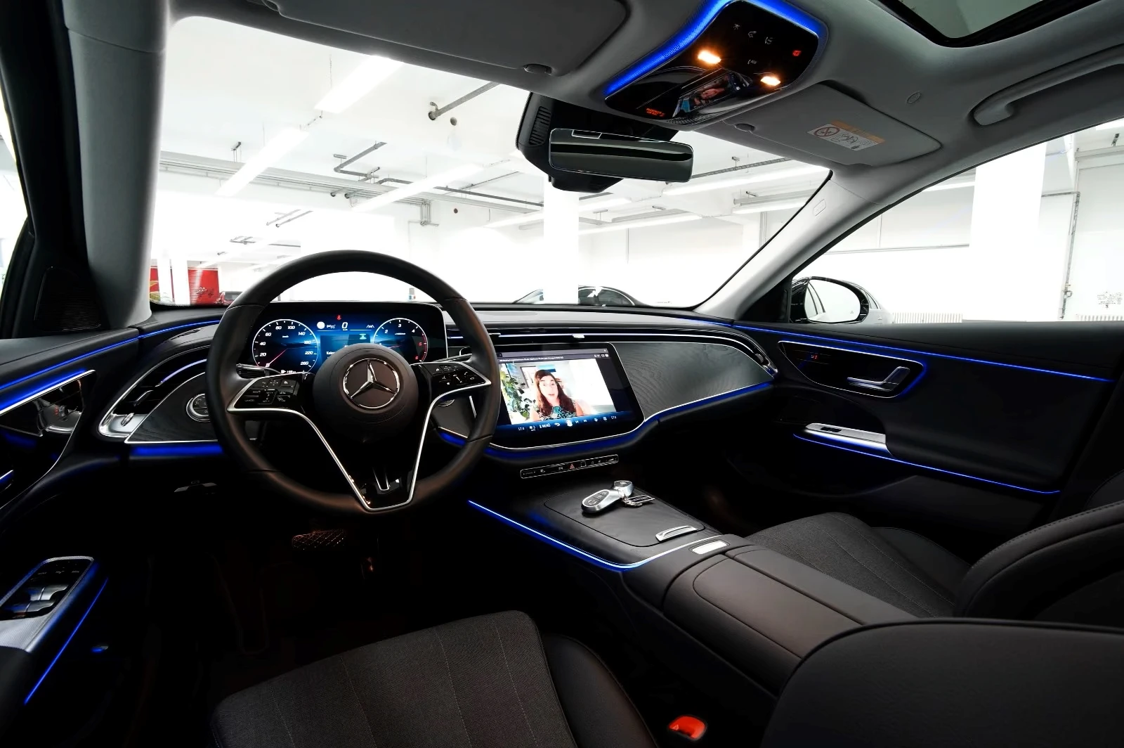 Mercedes-Benz E 220 NEW MODEL* 2XAVANTGARDE* PANO* KEYLESS* , снимка 6 - Автомобили и джипове - 56234660