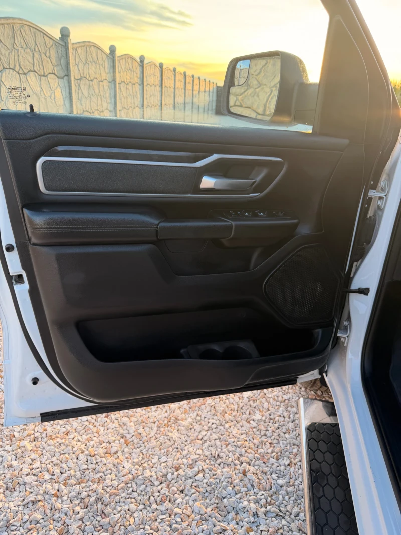 Dodge RAM 1500 5, 7 HEMI 4x4, снимка 16 - Автомобили и джипове - 53294811