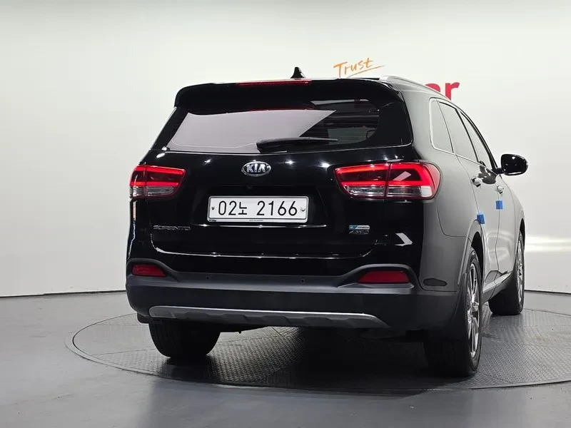 Kia Sorento 2.2 CRDI 4WD - САМО 30% АВАНС, снимка 4 - Автомобили и джипове - 55899787