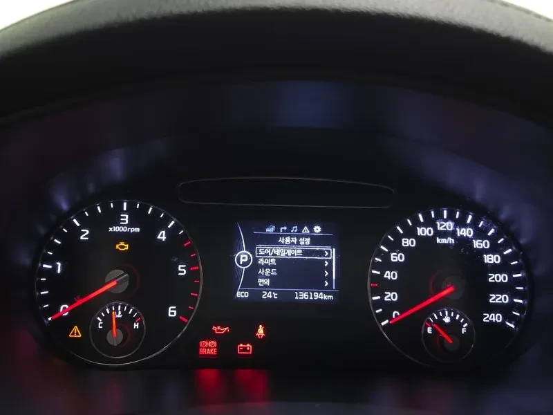 Kia Sorento 2.2 CRDI 4WD - САМО 30% АВАНС, снимка 8 - Автомобили и джипове - 55899787
