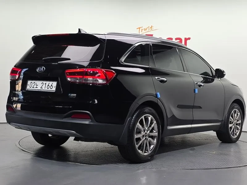 Kia Sorento 2.2 CRDI 4WD - САМО 30% АВАНС, снимка 2 - Автомобили и джипове - 55899787