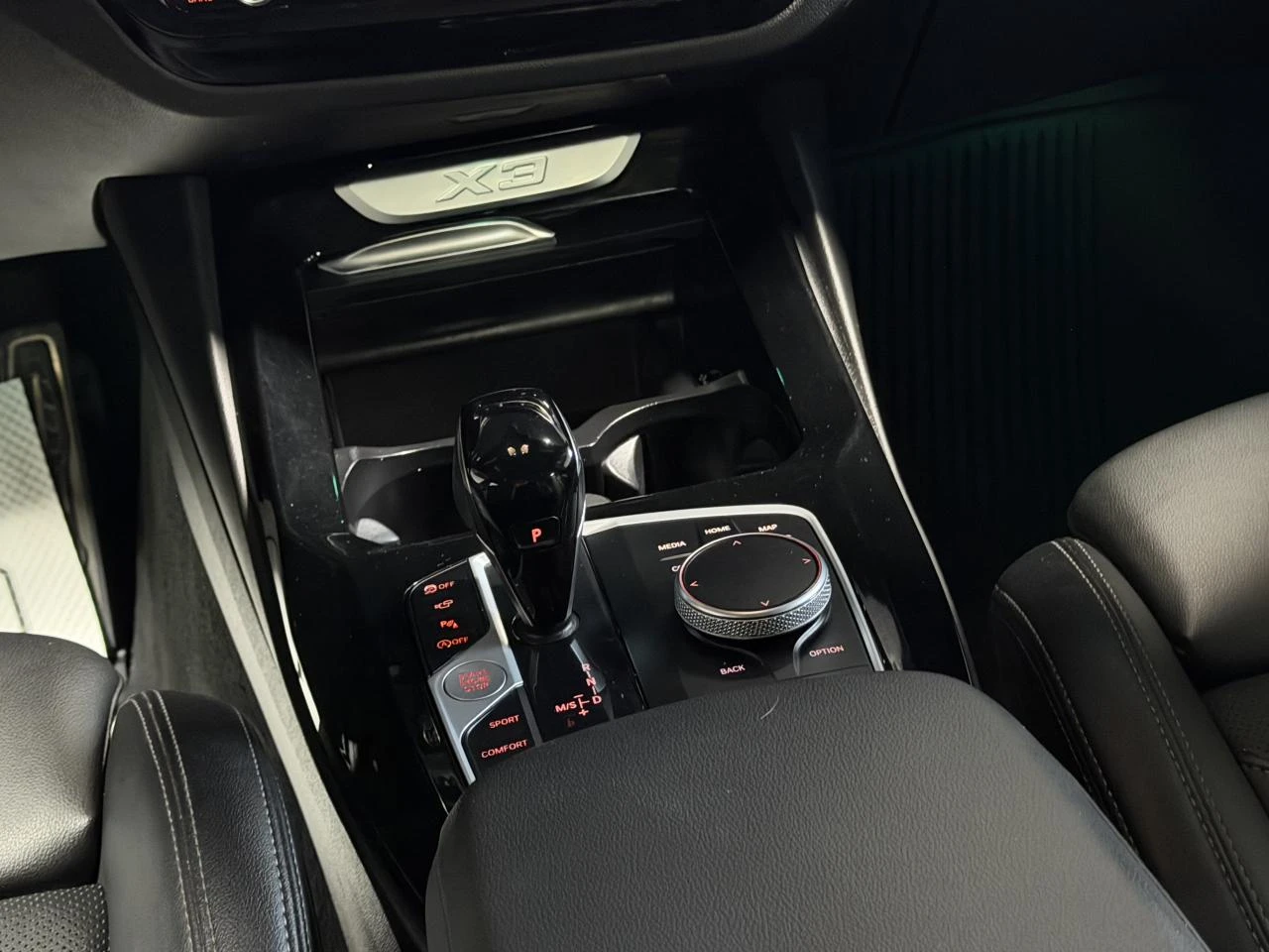 BMW X3 30i / M-PKG / PANO / 360 / FACE / AMBIENT, снимка 11 - Автомобили и джипове - 53787808