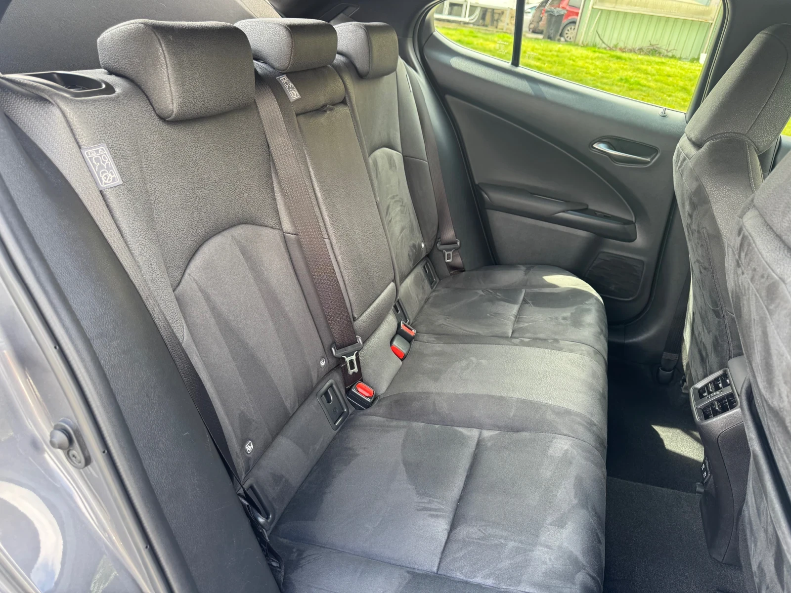 Lexus UX 250h 76000км. История!, снимка 12 - Автомобили и джипове - 54078758