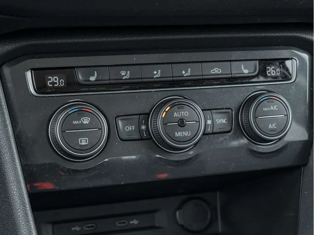 VW Tiguan 4MOTION| PANORAMA| ПОДГРЕВИ| OT ПРЕДСТАВИТЕЛСТВО , снимка 14 - Автомобили и джипове - 54149109