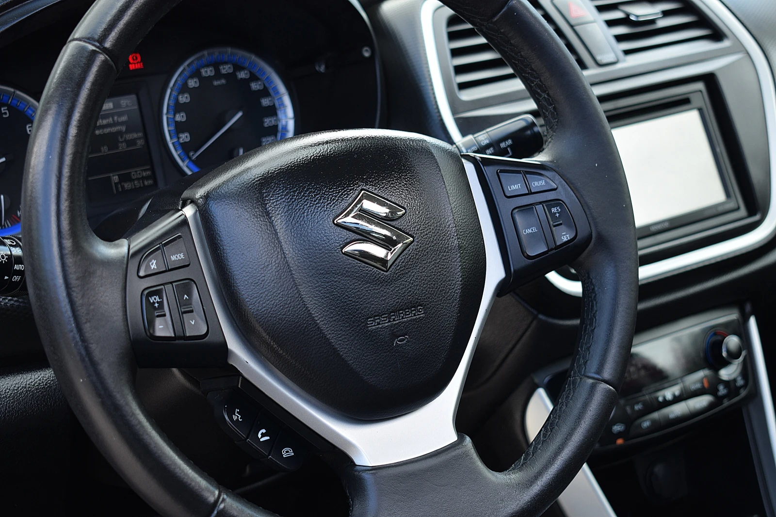 Suzuki SX4 S-Cross 1.6ШВЕЙЦАРИЯ/LUX, снимка 13 - Автомобили и джипове - 54385507