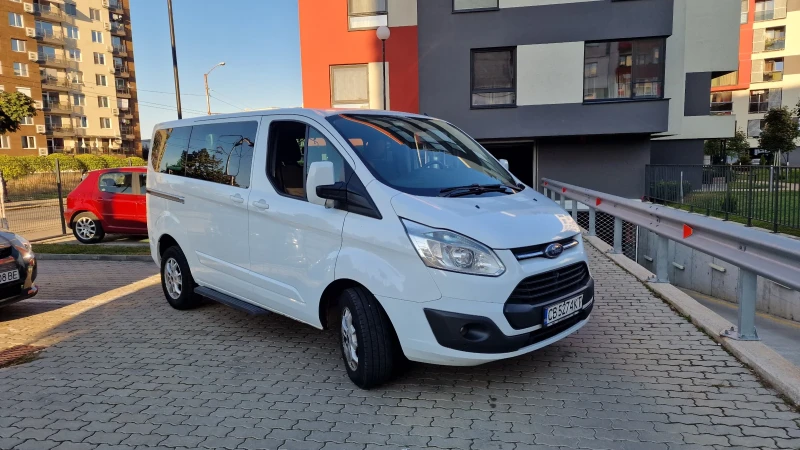 Ford Tourneo CUSTOM 8, снимка 14 - Бусове и автобуси - 47734378