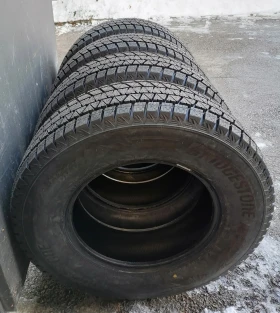 Гуми Зимни 235/70R16, снимка 4 - Гуми и джанти - 48458384