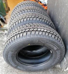 Гуми Зимни 235/70R16, снимка 3 - Гуми и джанти - 48458384