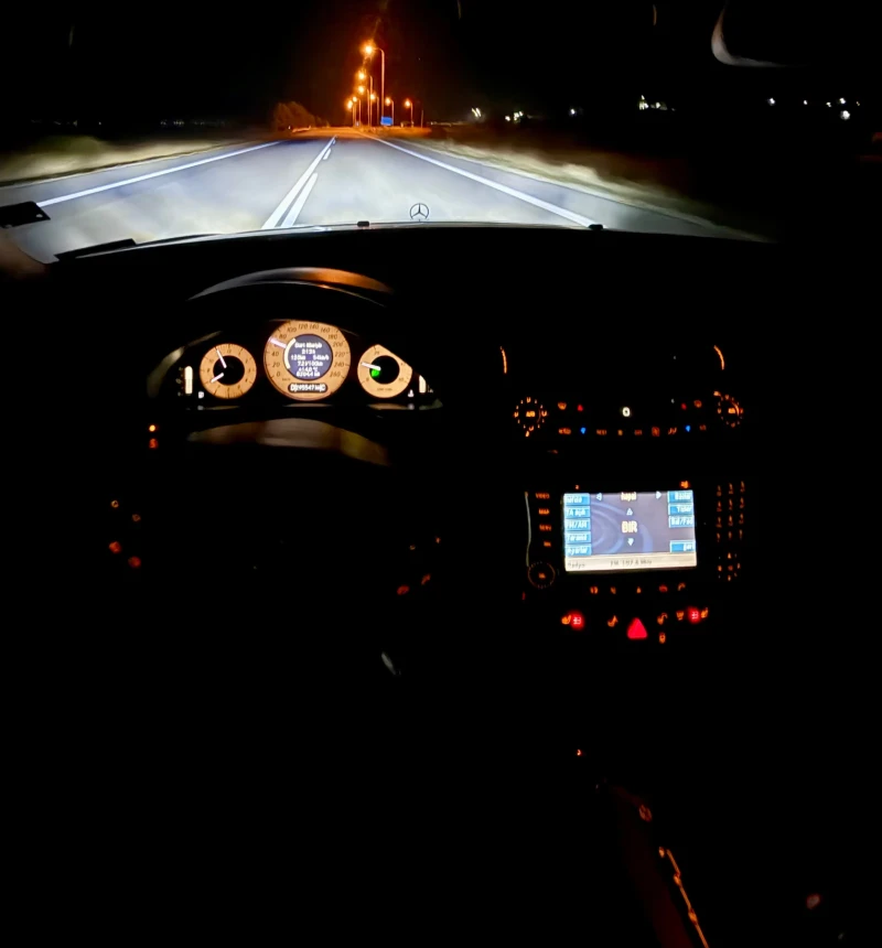 Mercedes-Benz E 280 3.0 EVO Avantgarde, снимка 17 - Автомобили и джипове - 38034405