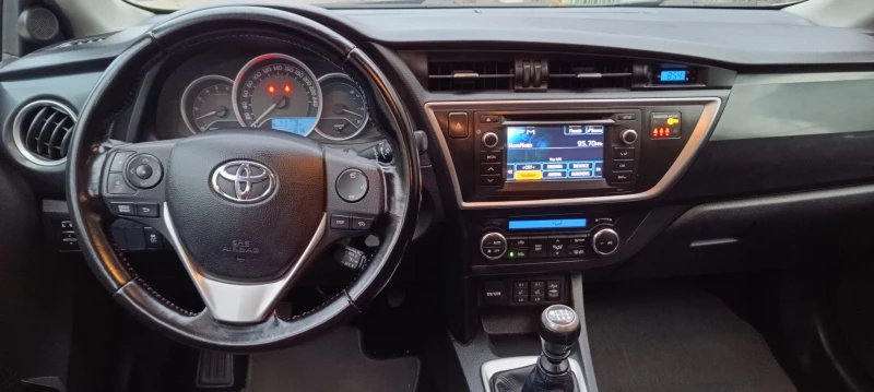 Toyota Auris 2.0D-4-D, снимка 9 - Автомобили и джипове - 52296630