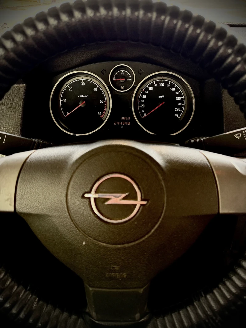 Opel Astra, снимка 5 - Автомобили и джипове - 52627634