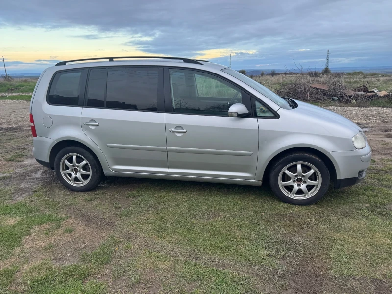 VW Touran 1.9 105 7-местен, снимка 2 - Автомобили и джипове - 52729006