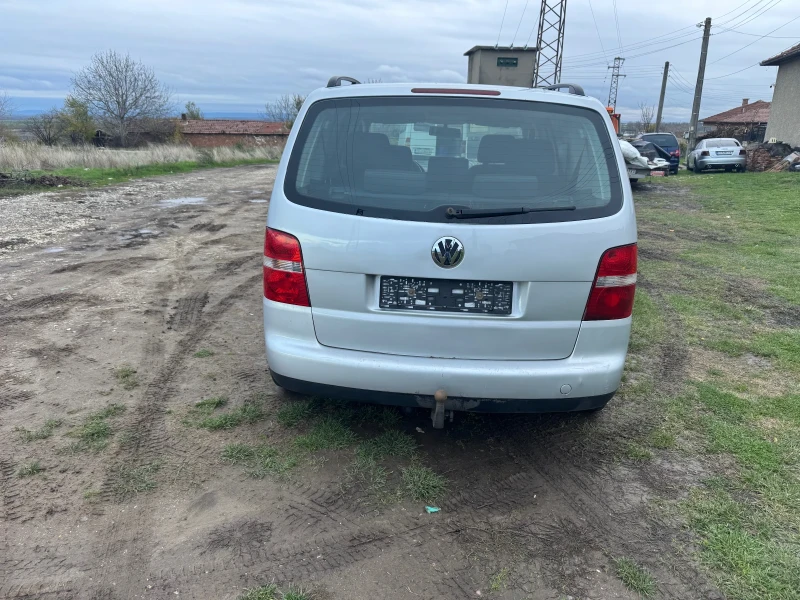 VW Touran 1.9 105 7-местен, снимка 5 - Автомобили и джипове - 52729006