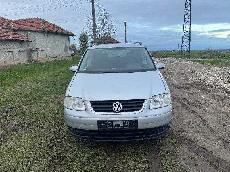 VW Touran 1.9 105 7-местен, снимка 4 - Автомобили и джипове - 52729006