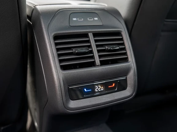 VW Passat Variant 2.0 TDI 4Motion = R-Line =  | Mobile.bg   13