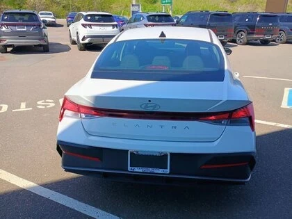 Hyundai Elantra ESSENTIAL  - изображение 4