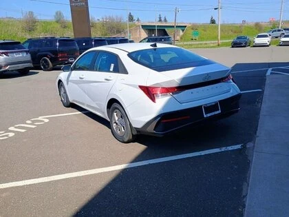 Hyundai Elantra ESSENTIAL  - изображение 3