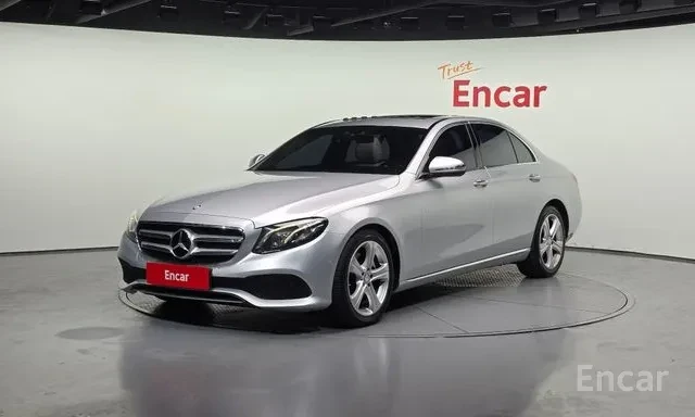 Mercedes-Benz E 220 D * AVANTGARDE * HEAD UP * ВКЛ ЗАДТРАХОВКА * 