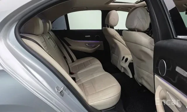Mercedes-Benz E 220 D * AVANTGARDE * HEAD UP * ВКЛ ЗАСТРАХОВКА * , снимка 11 - Автомобили и джипове - 55958857