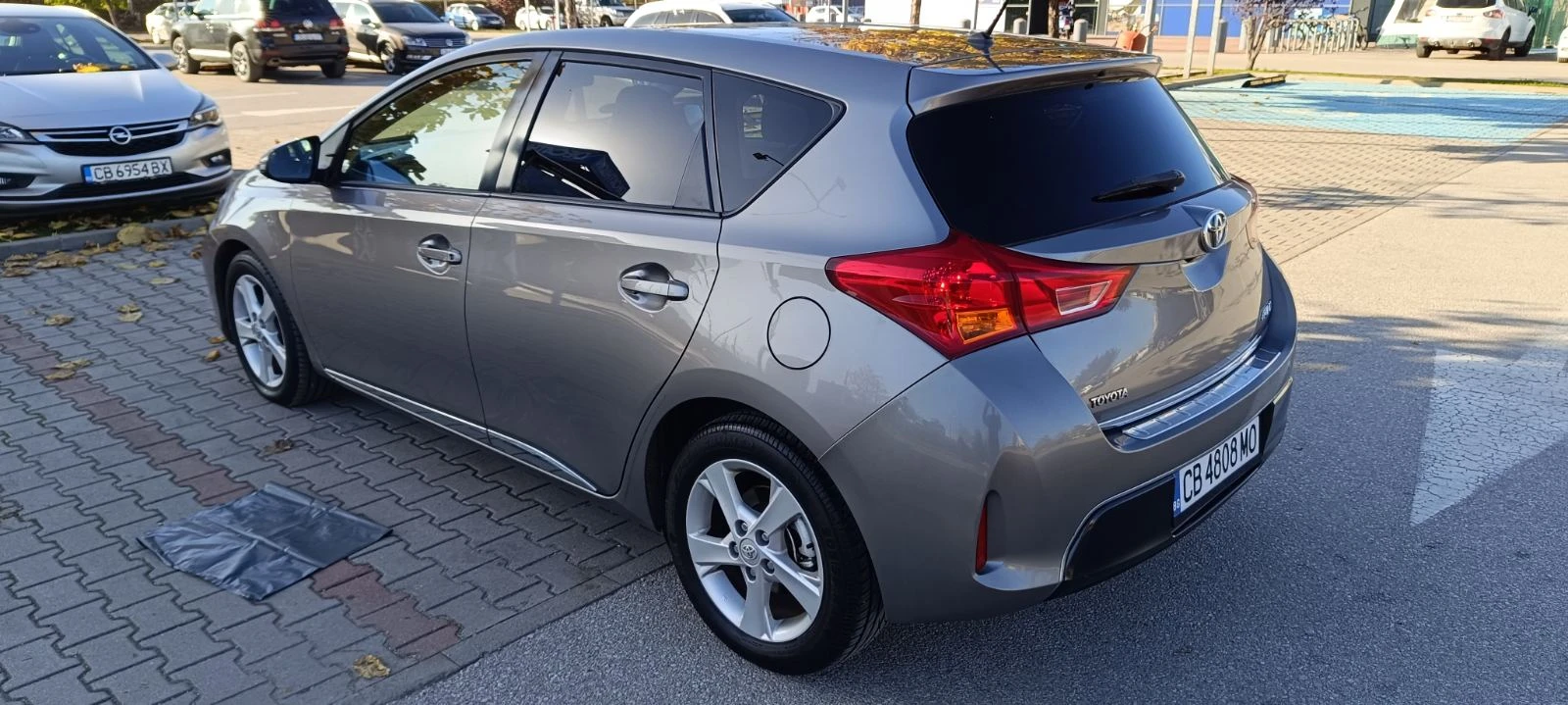 Toyota Auris 2.0D-4-D - изображение 3