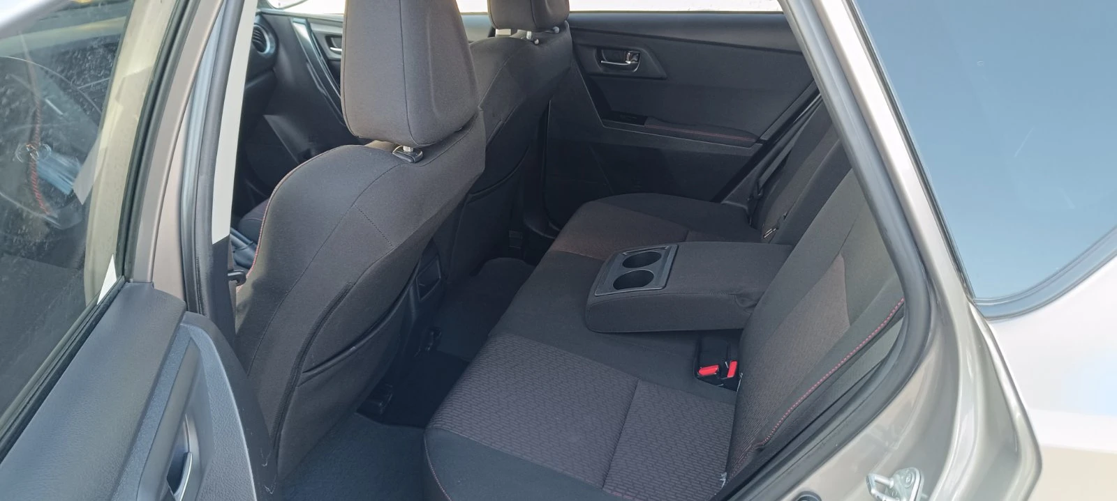 Toyota Auris 2.0D-4-D - изображение 8