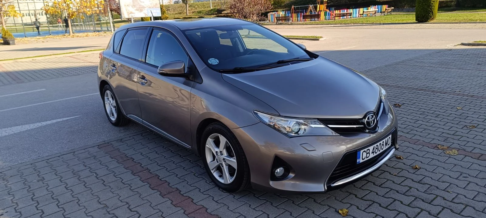 Toyota Auris 2.0D-4-D - изображение 6