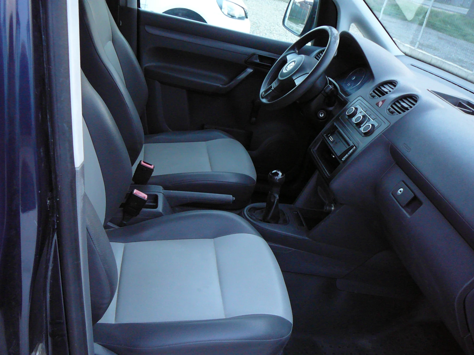 VW Caddy MAXI, снимка 9 - Автомобили и джипове - 53851172