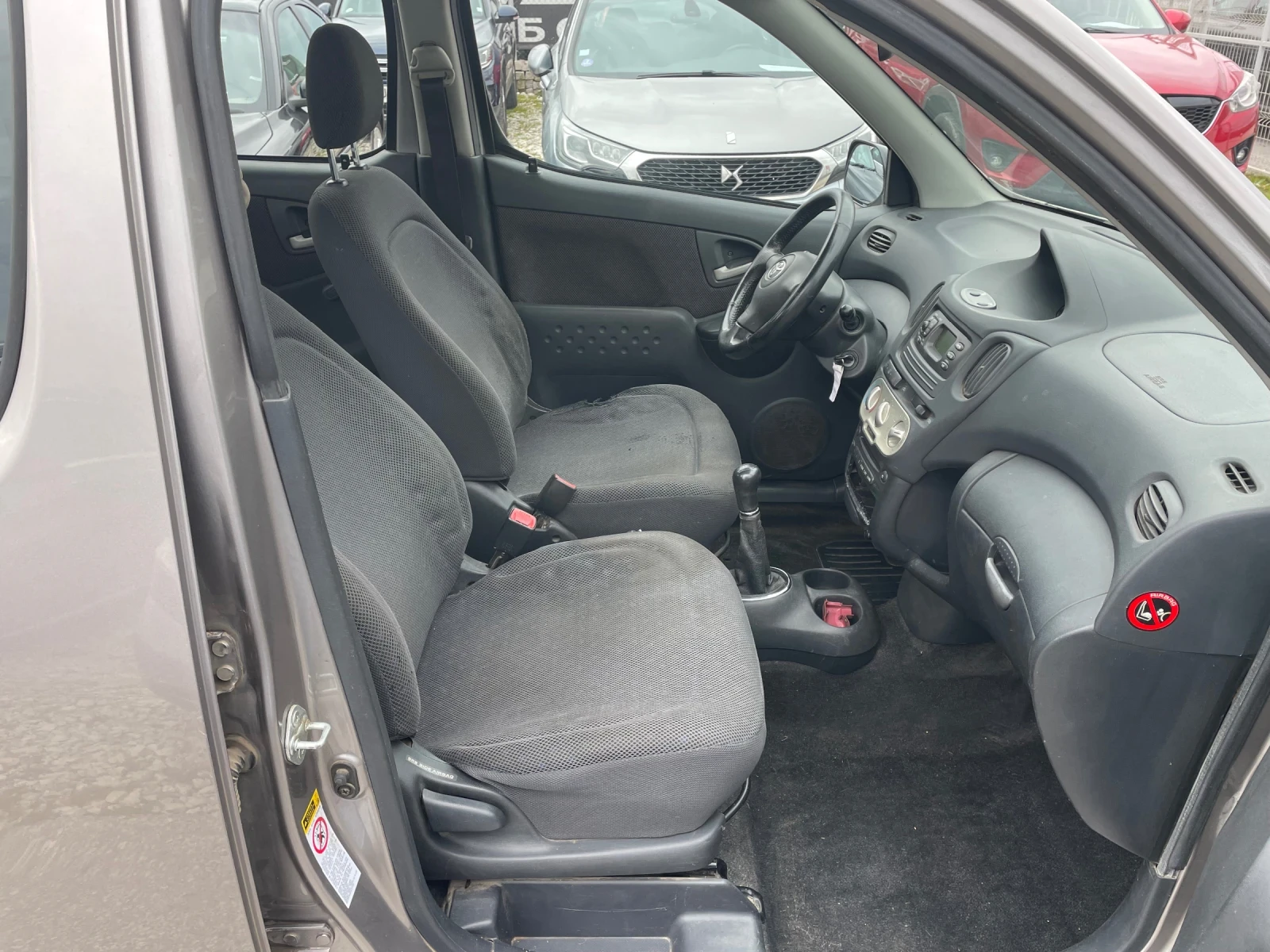 Toyota Yaris verso 1.4 D4D , снимка 13 - Автомобили и джипове - 53923719