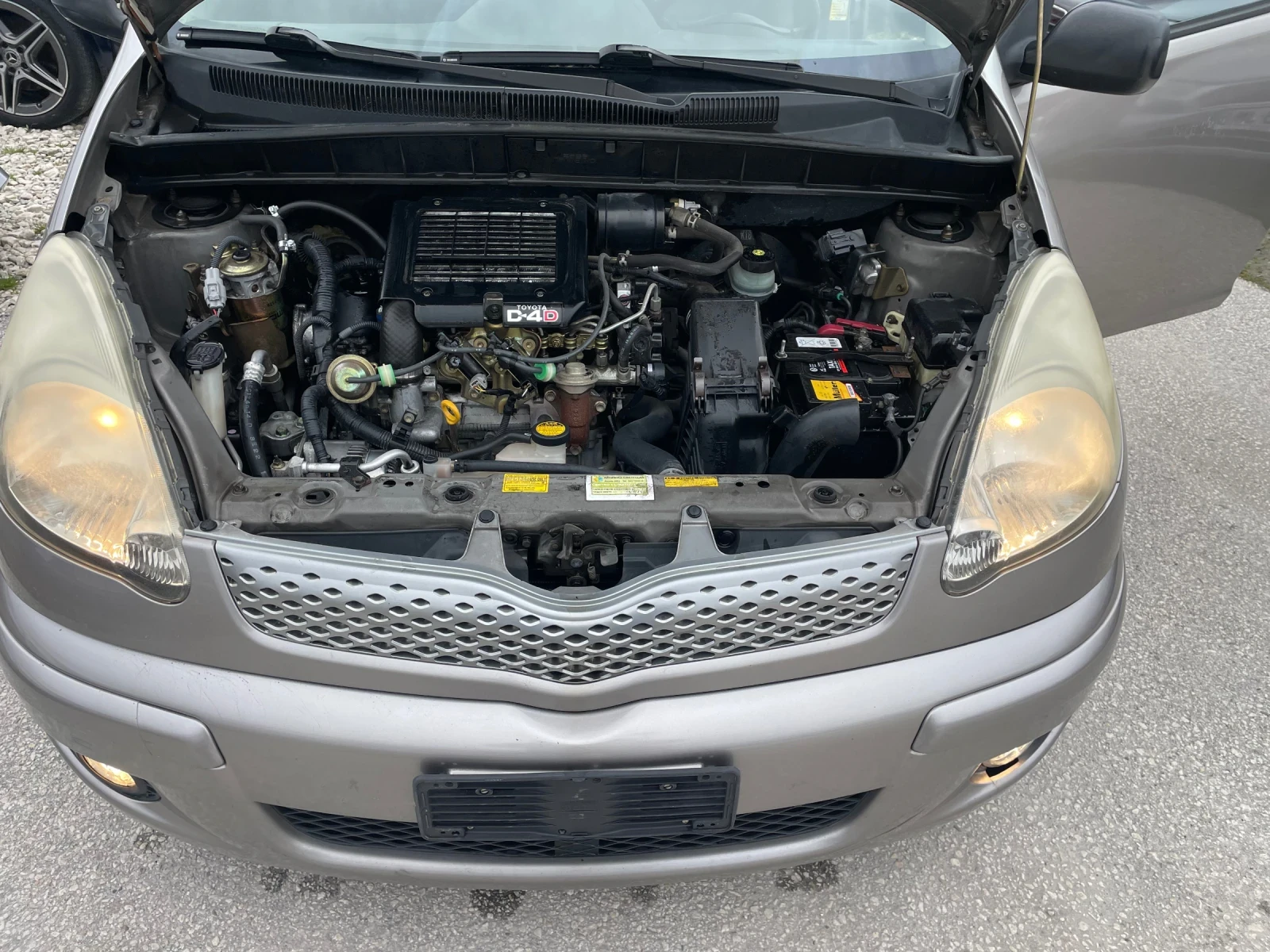 Toyota Yaris verso 1.4 D4D , снимка 14 - Автомобили и джипове - 53923719