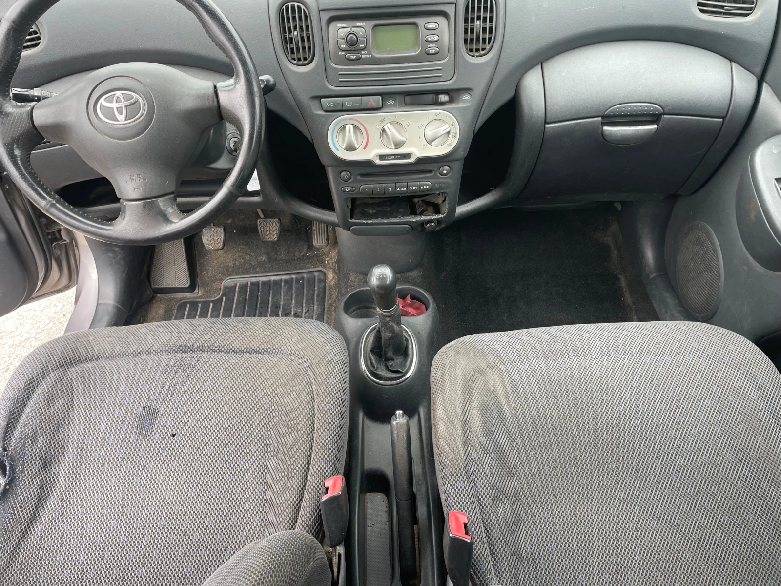 Toyota Yaris verso 1.4 D4D , снимка 11 - Автомобили и джипове - 53923719