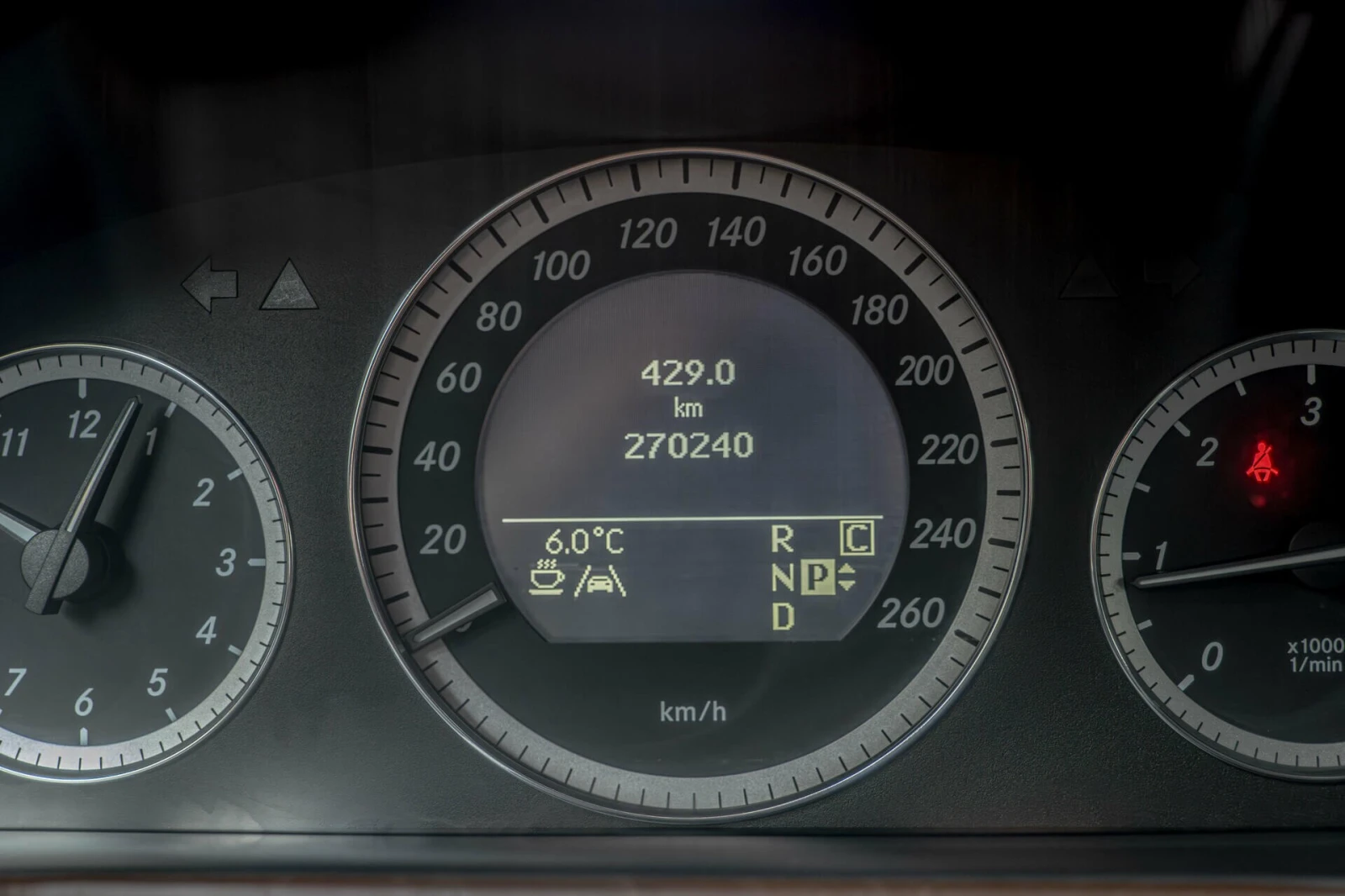 Mercedes-Benz E 350 Elegance/Lane Assist/Шибедах/BiXenon/КруизКонтрол/, снимка 10 - Автомобили и джипове - 54024479