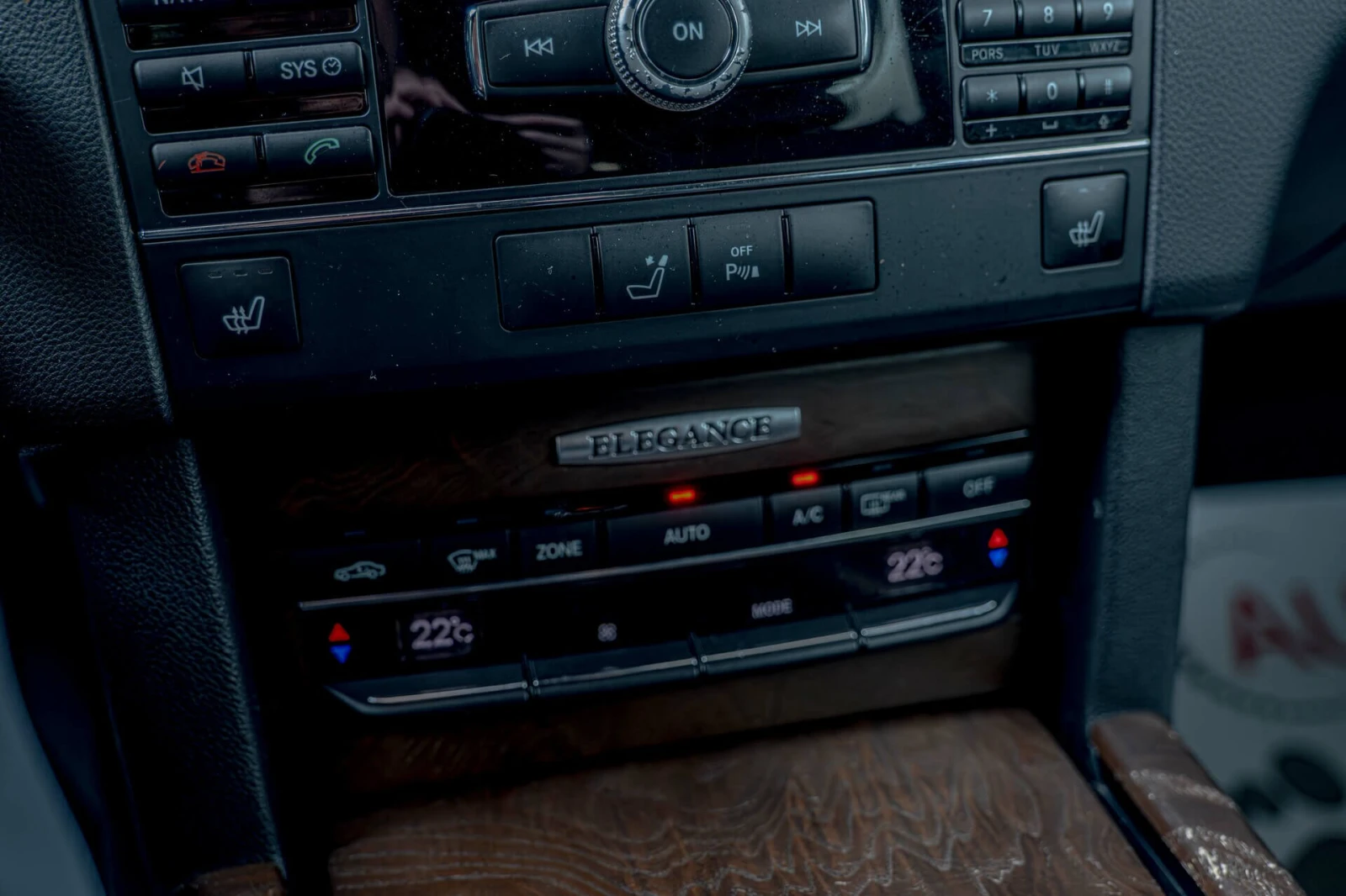 Mercedes-Benz E 350 Elegance/Lane Assist/Шибедах/BiXenon/КруизКонтрол/, снимка 12 - Автомобили и джипове - 54024479