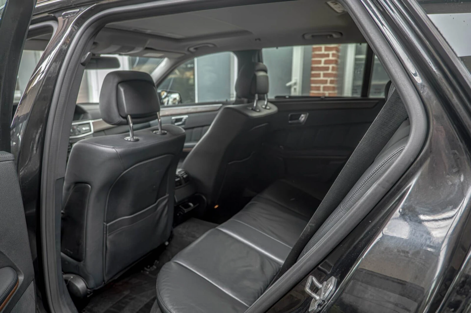 Mercedes-Benz E 350 Elegance/Lane Assist/Шибедах/BiXenon/КруизКонтрол/, снимка 8 - Автомобили и джипове - 54024479