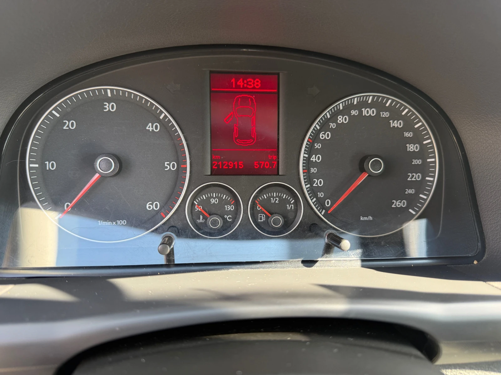 VW Touran 1.9 TDI 105 ks 6-СКОРОСТИ, снимка 15 - Автомобили и джипове - 54115870