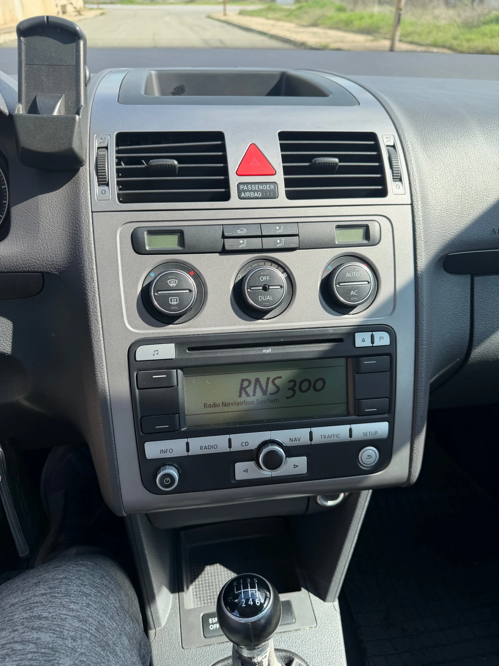 VW Touran 1.9 TDI 105 ks 6-СКОРОСТИ, снимка 17 - Автомобили и джипове - 54115870