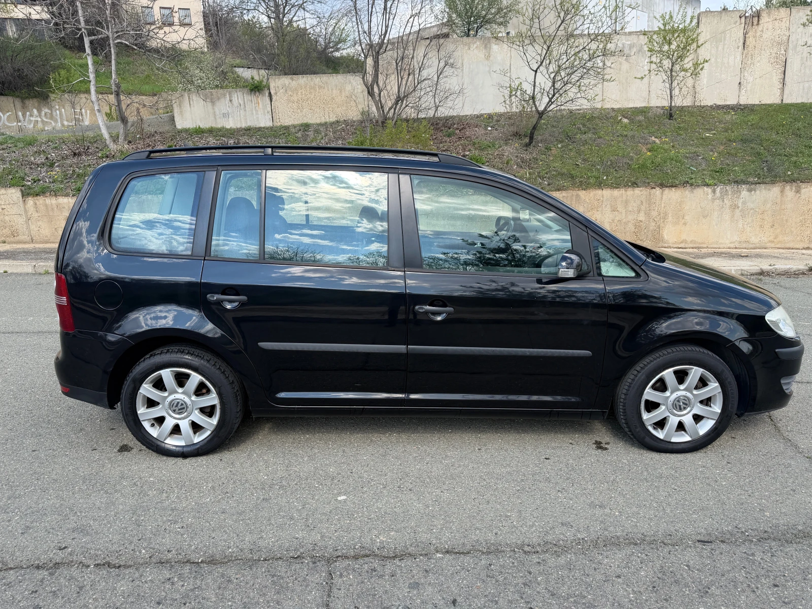 VW Touran 1.9 TDI 105 ks 6-СКОРОСТИ, снимка 4 - Автомобили и джипове - 54115870