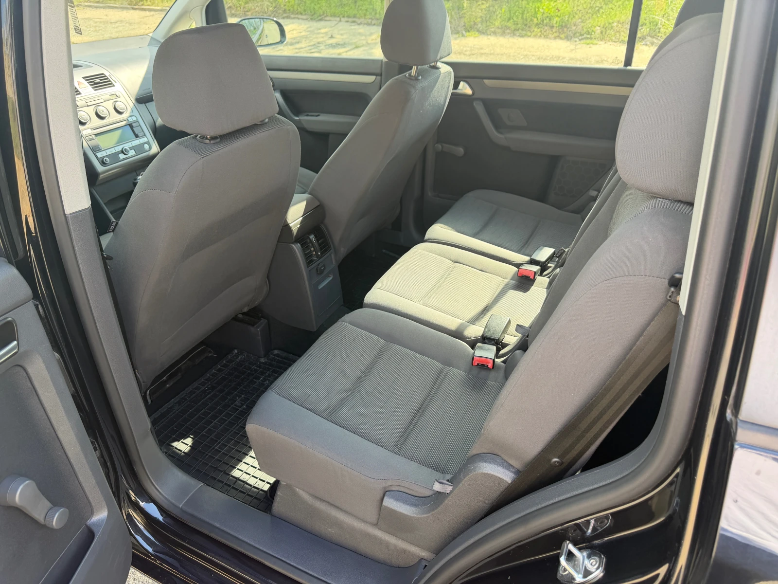 VW Touran 1.9 TDI 105 ks 6-СКОРОСТИ, снимка 11 - Автомобили и джипове - 54115870