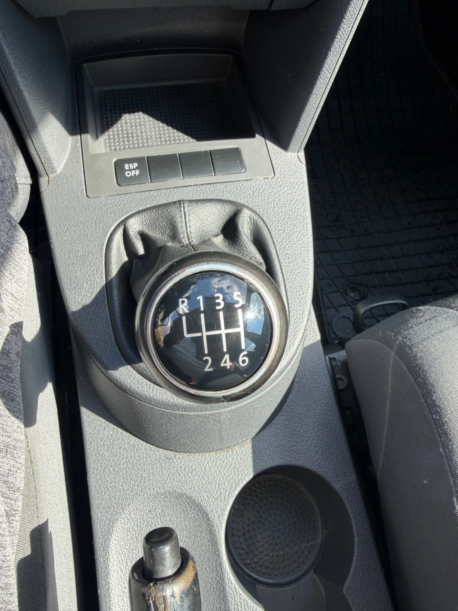 VW Touran 1.9 TDI 105 ks 6-СКОРОСТИ, снимка 16 - Автомобили и джипове - 54115870