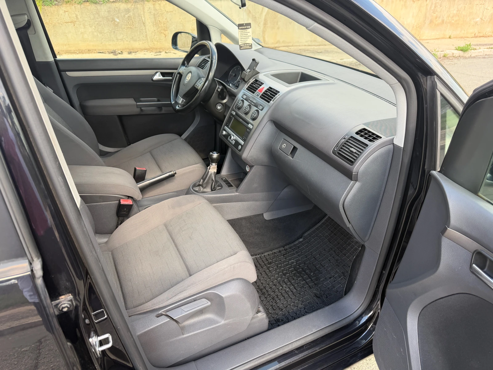 VW Touran 1.9 TDI 105 ks 6-СКОРОСТИ, снимка 9 - Автомобили и джипове - 54115870