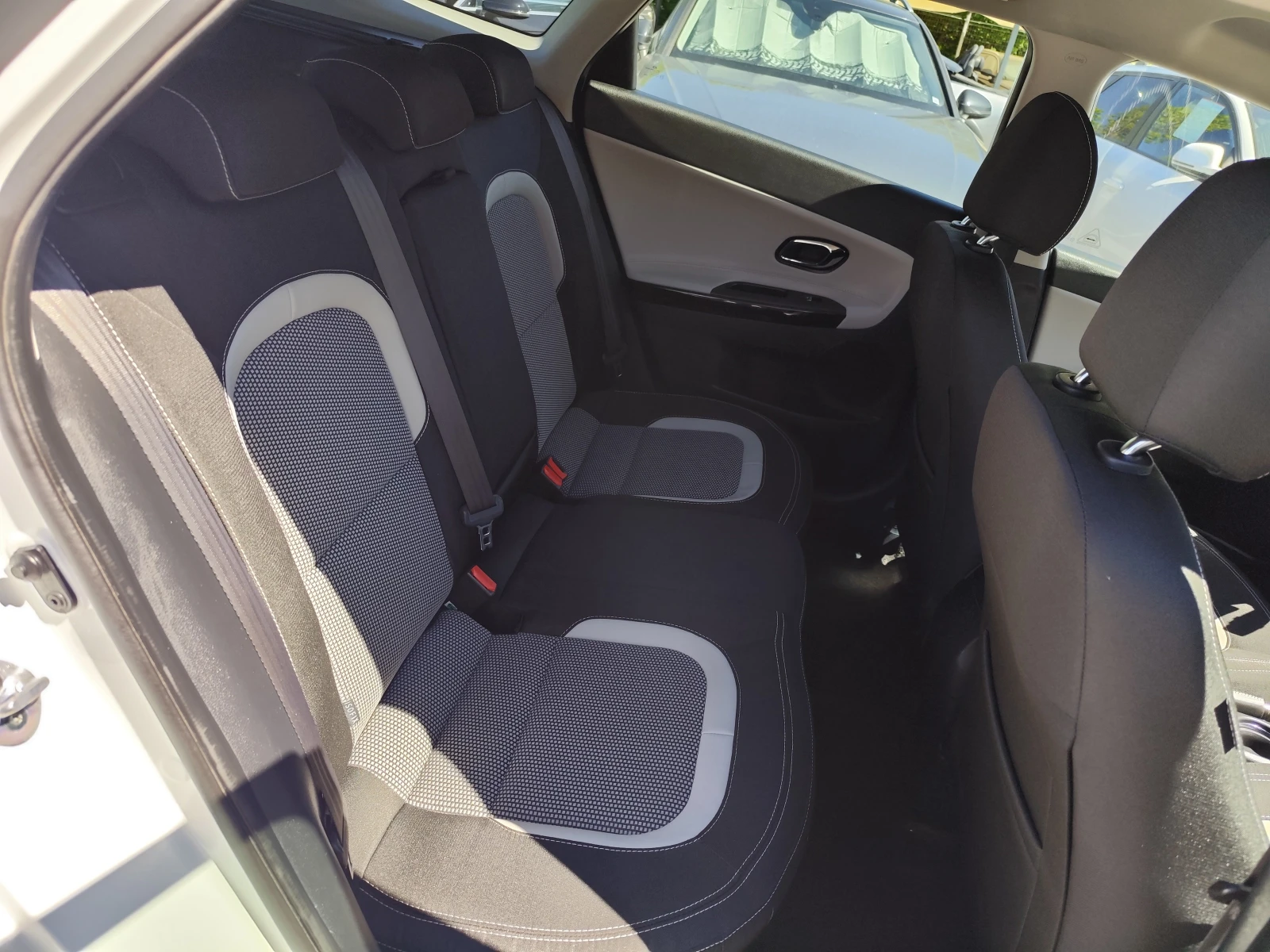 Kia Ceed 1.6GDi* AВТОМАТ* LED* KAMERA* NAVI* EUR6B* ПОДГЕВ, снимка 13 - Автомобили и джипове - 54554424