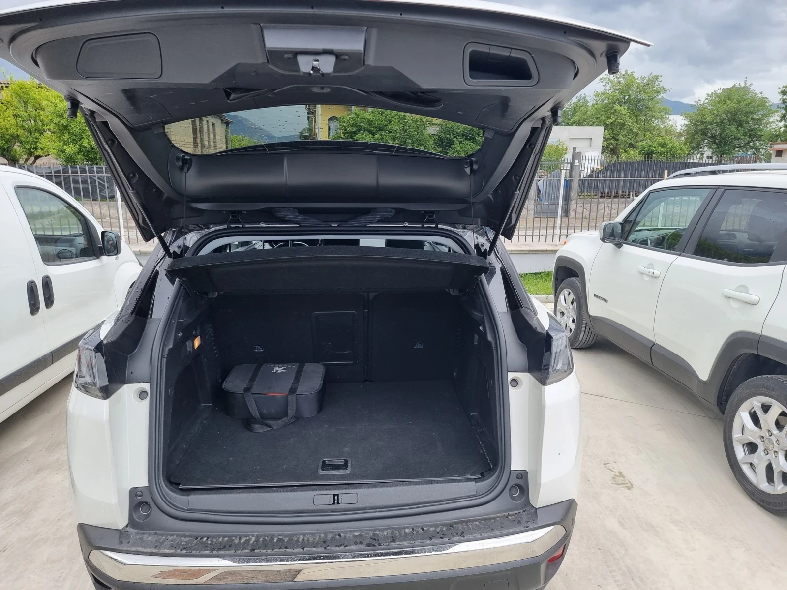 Peugeot 3008 3008 benzin/elektro, снимка 7 - Автомобили и джипове - 54713343