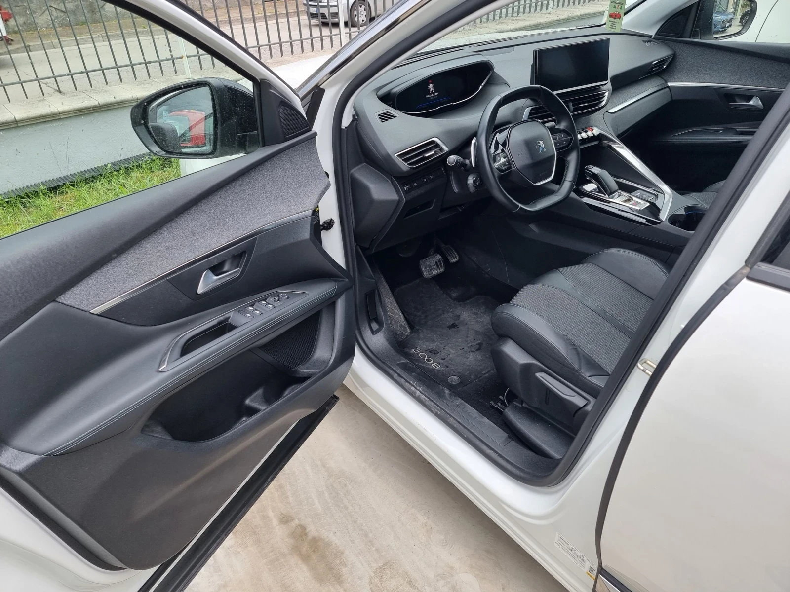 Peugeot 3008 3008 benzin/elektro, снимка 11 - Автомобили и джипове - 54713343