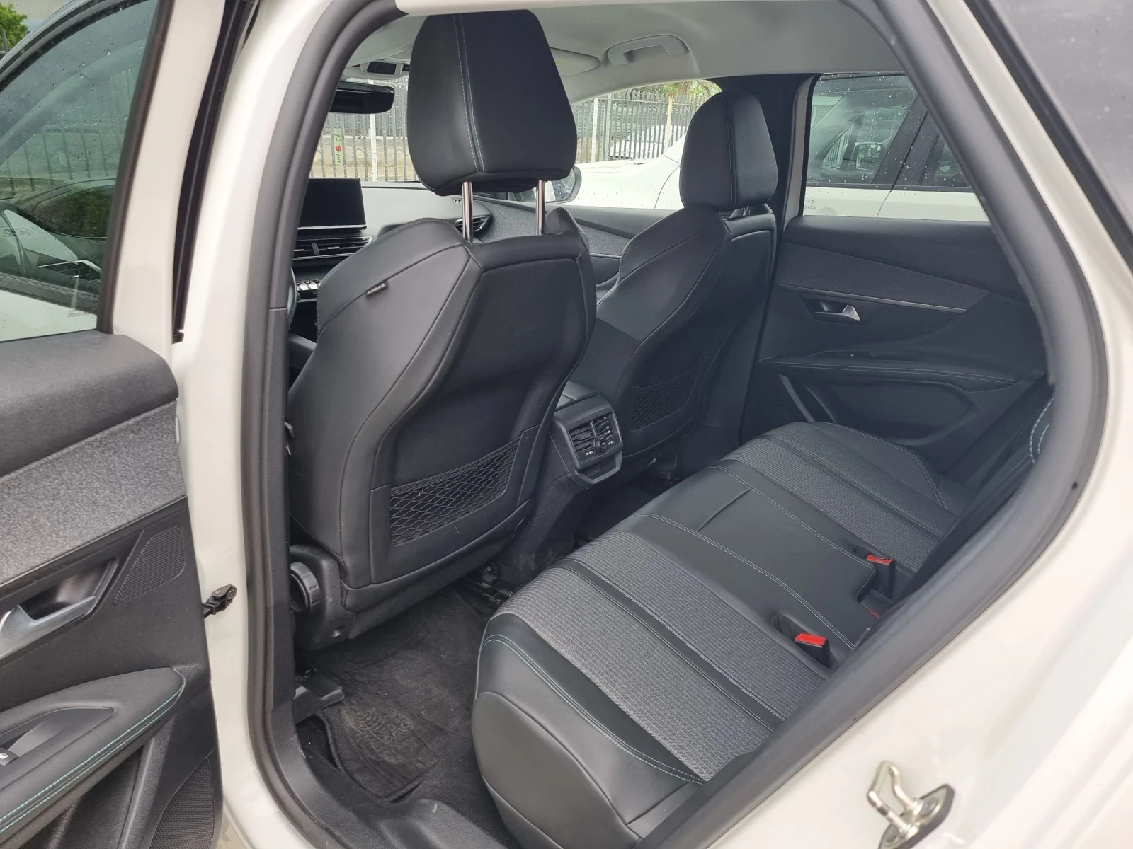 Peugeot 3008 3008 benzin/elektro, снимка 10 - Автомобили и джипове - 54713343