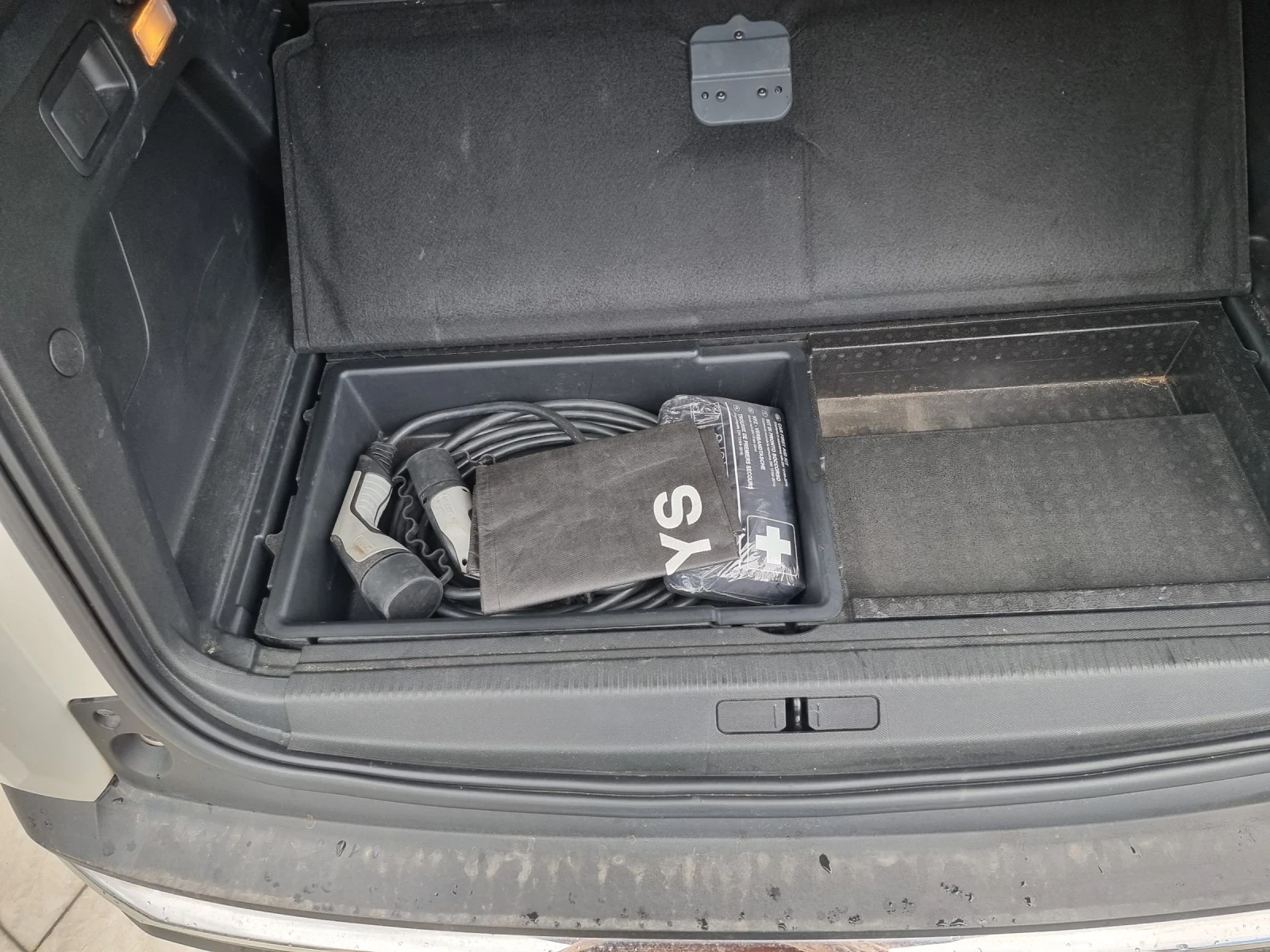 Peugeot 3008 3008 benzin/elektro, снимка 8 - Автомобили и джипове - 54713343