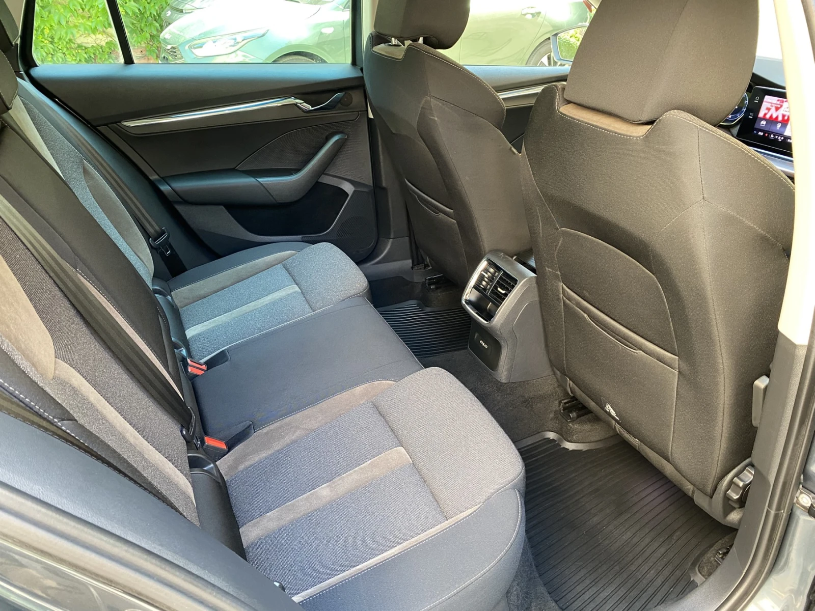 Skoda Octavia Scout 2.0 TDI / DSG/ 4x4, снимка 11 - Автомобили и джипове - 54803977