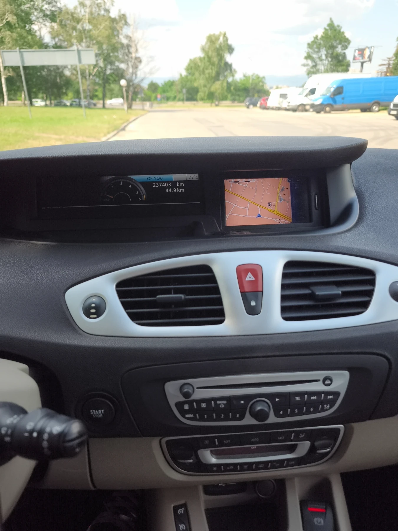 Renault Grand scenic 1.9 131hp, снимка 9 - Автомобили и джипове - 54989512