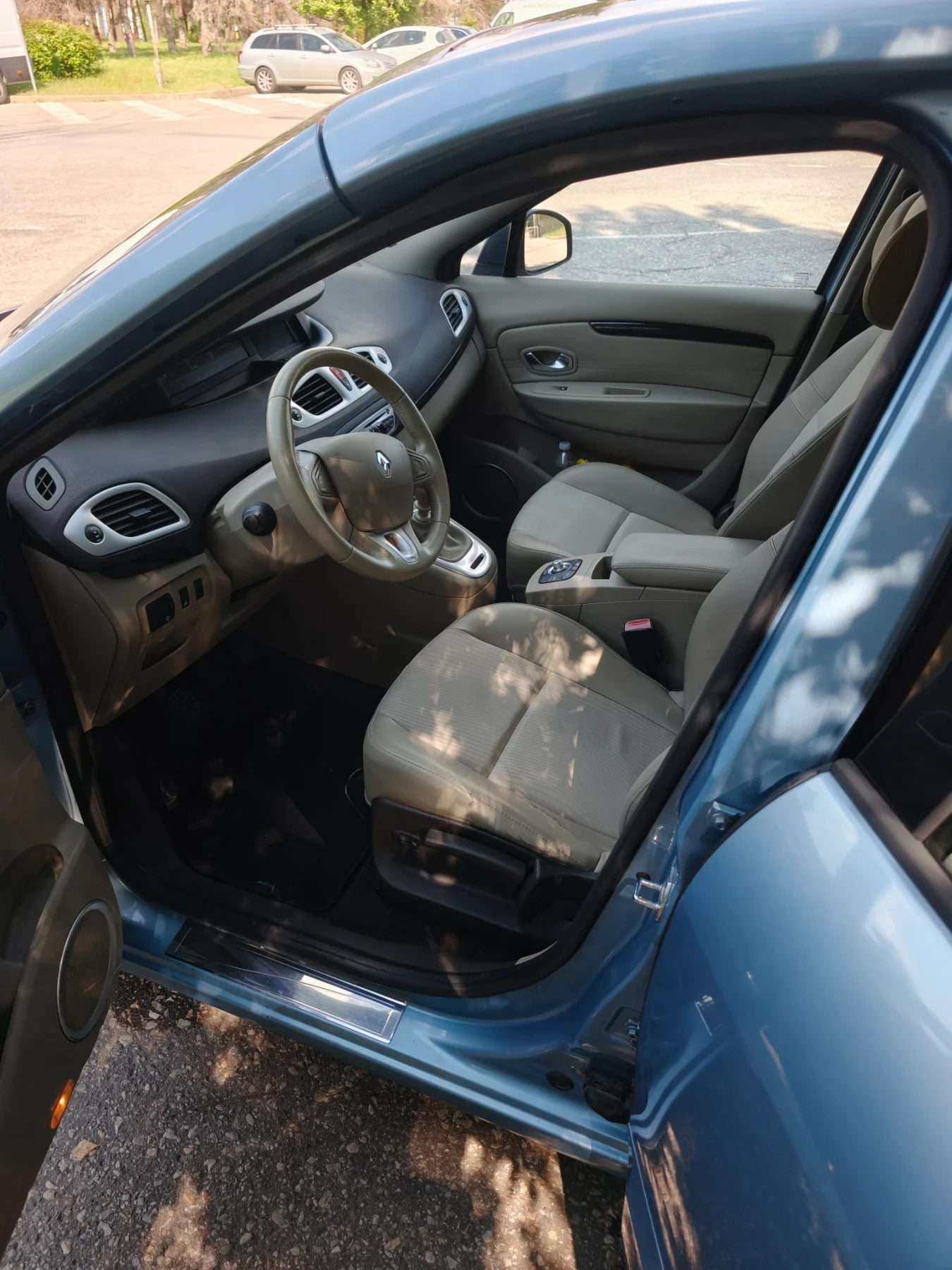 Renault Grand scenic 1.9 131hp, снимка 13 - Автомобили и джипове - 54989512