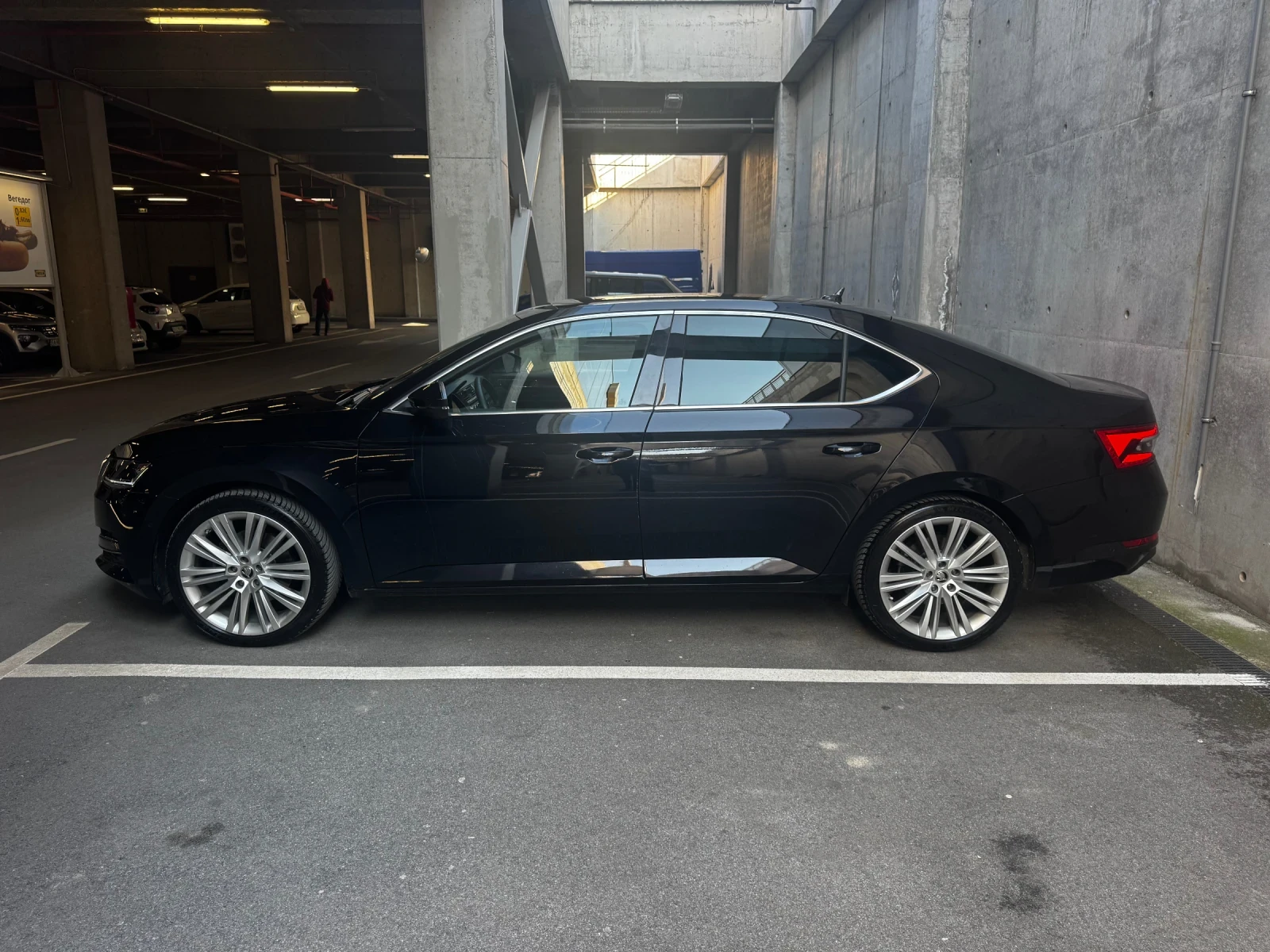 Skoda Superb 2.0 Бензин, снимка 3 - Автомобили и джипове - 55557040