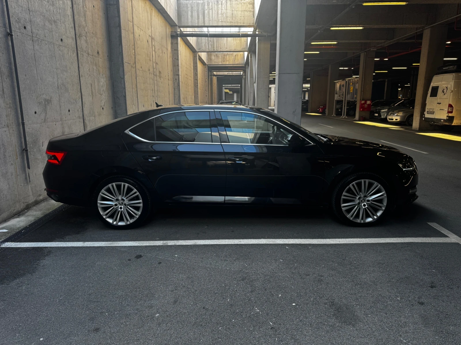 Skoda Superb 2.0 Бензин, снимка 4 - Автомобили и джипове - 55557040