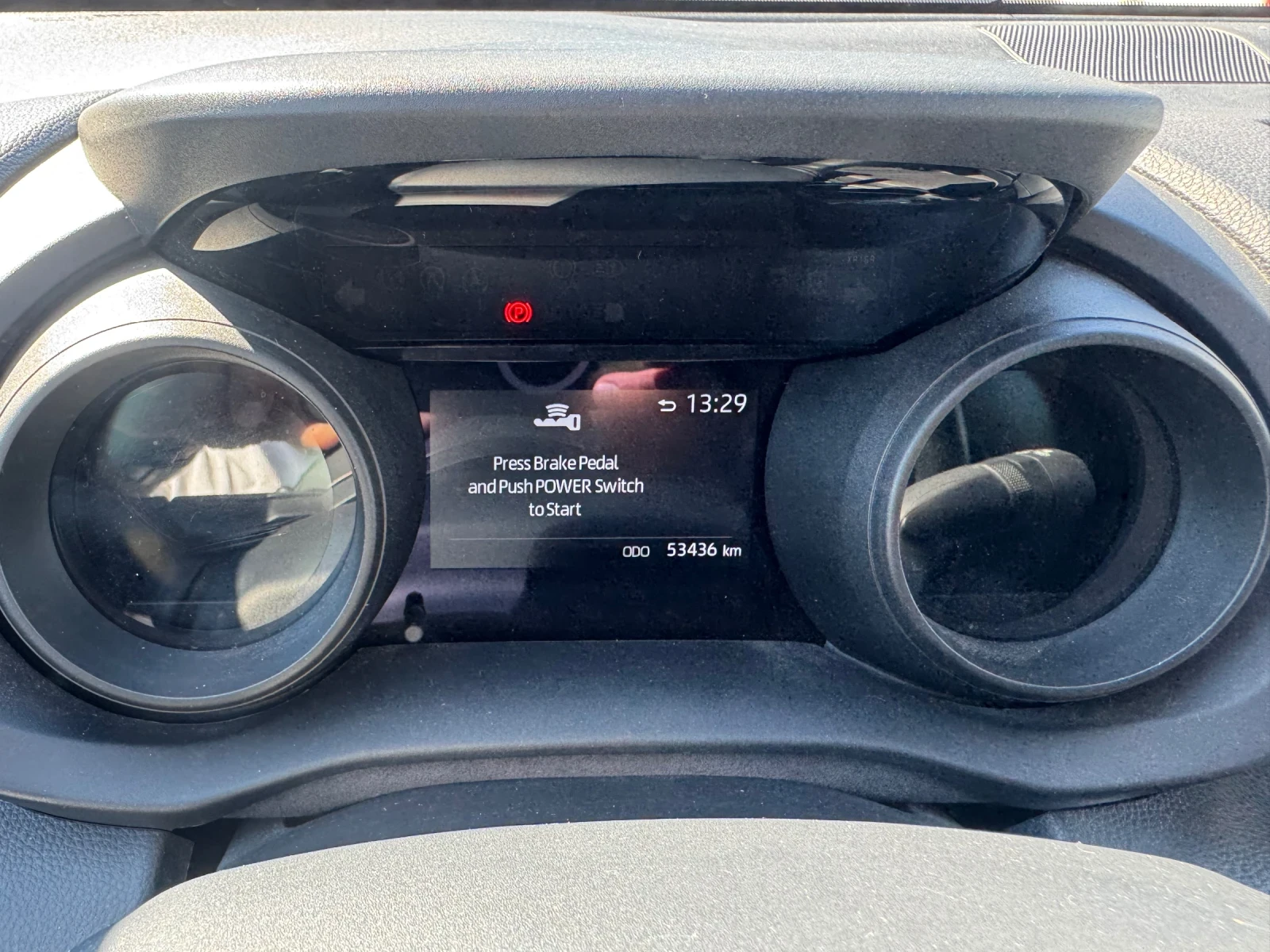 Toyota Yaris 1.5HYBRID.EXECUTIVE/DISTRONIK/KEYLESS, снимка 12 - Автомобили и джипове - 56120940